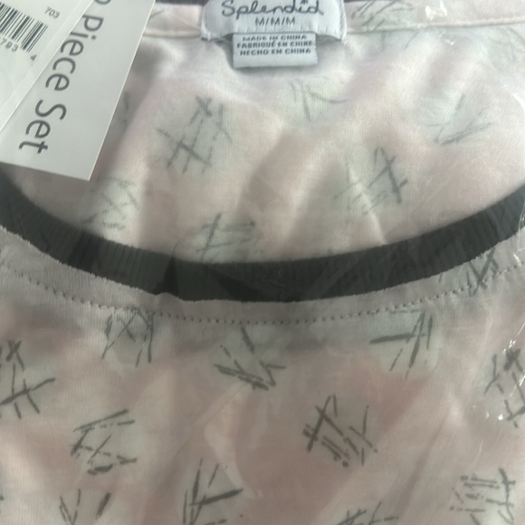 Splendid two piece scratch/.print pink and gray size medium - Picture 5 of 5